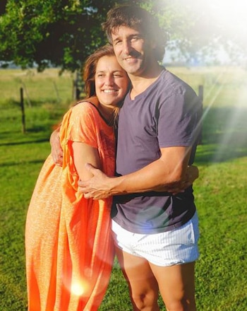 Maju Lozano y su novio,