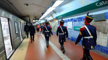 Desfile por la estación Catedral