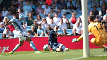 Real Madrid’s Gareth Bale, centre,
