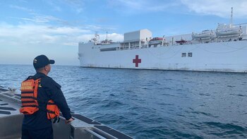 El USNS Comfort de EEUU