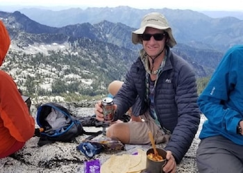 Daniel Komins emprendió solo su