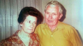 Andrés junto a su esposa,