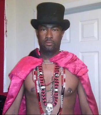 Robert Frank Williams enfrenta varios