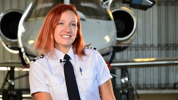 Marina tiene 26 años y