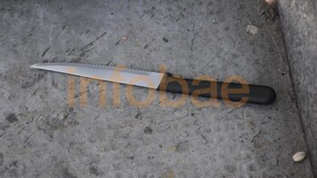 El cuchillo que portaba el hombre, según dijo la policía