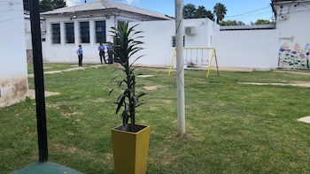 El patio del penal: paredes