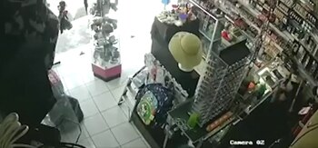 La agresora aprovechó que su