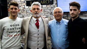 Tres generaciones de peluqueros: Matías,