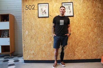 Alberto ahora es nadador y