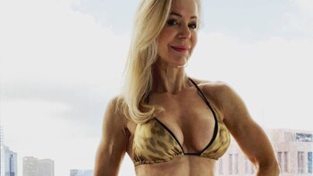 De acuerdo con Maxwell, su cuerpo en buena forma atrae a hombres más jóvenes. Dice que todas sus parejas han sido menores que ella (Foto: Instagram @lesleymaswell.fitness)