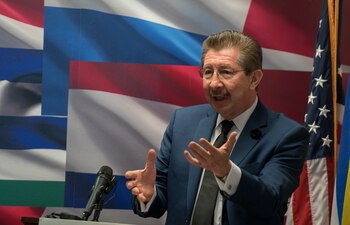 Carlos Sánchez Berzaín presentó su