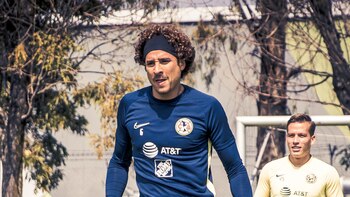 Memo Ochoa en el entrenamiento del América, previo a su debut en la Liga MX frente a Tigres (Foto: Especial)
