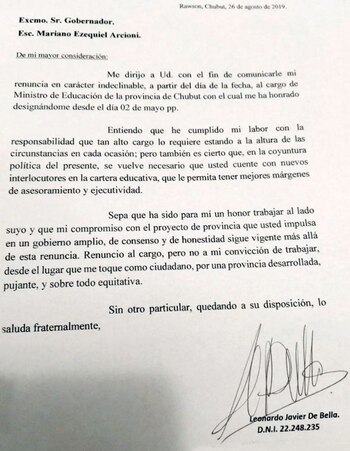 El escrito con la renuncia