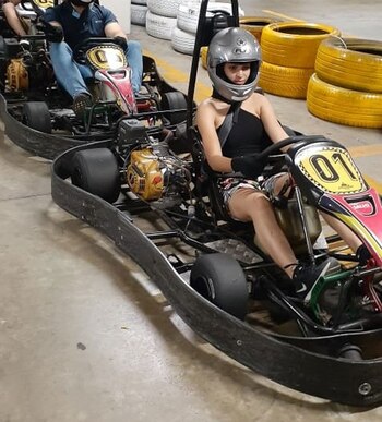 Débora Oliveira en el karting