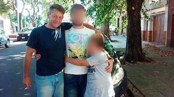 Daniel junto a su hijo