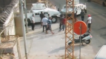 Los miembros de Hezbollah acosando