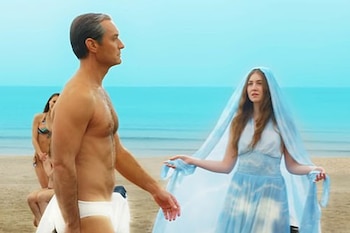 Jude Law aparece semidesnudo en el avance de la nueva miniserie (Foto: HBO)