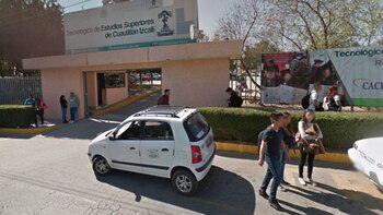 Afuera del Tecnológico de Estudios