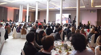 El salón Central del predio de La Rural colmado por más de 500 presentes