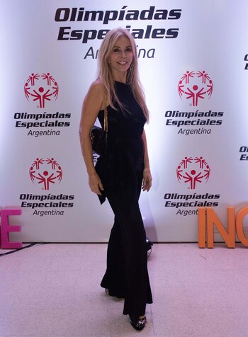 La actriz y modelo Graciela Alfano estuvo presente en una noche solidaria que busca potenciar a deportistas con o sin discapacidad