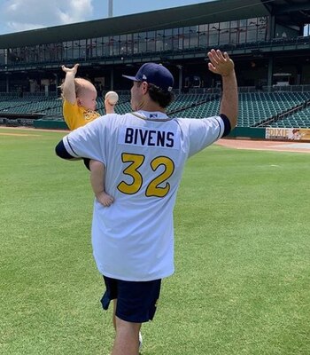 El afectado Blake Bivens describió