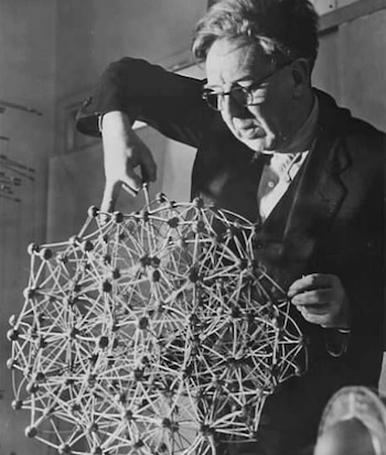 J.D. Bernal con un modelo