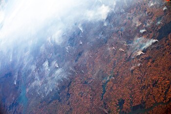 Incendios desperdigados por el paisaje