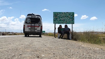 Elizabeth, Sebastián y el pequeño Neyén salieron desde la ciudad de La Plata el 4 de febrero de 2018. Hasta el momento llevan recorridos 30 mil kilómetros