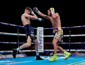 Vasyl Lomachenko venció a Luke Campbell en