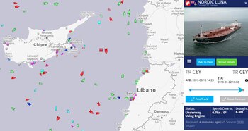 El petrolero Nordic Luna junto