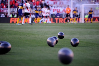 Globos negros que llegaron al