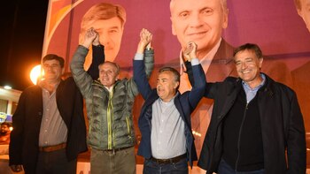 Raúl Rufeil festeja junto a