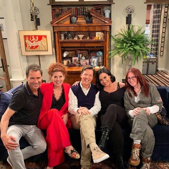 Demi Lovato con el equipo