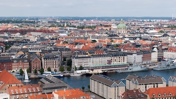 Copenhague es una ciudad relativamente segura y es más segura en muchos niveles que otras ciudades europeas o americanas. Sin embargo, sigue siendo una urbe, por lo que hay que tomar precauciones para la seguridad