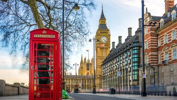 La capital y ciudad más famosa del Reino Unido, es una megalópolis de más de 8 millones de habitantes (el Gran Londres), y es una de las pocas ciudades globales del mundo, siendo una capital internacional para la música, la cultura, las universidades, la moda, los negocios y las finanzas