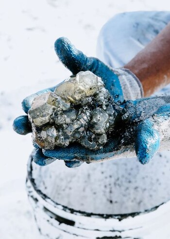 Un pedazo de hanksita, mineral