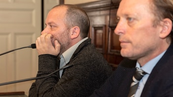 Lucas Carrasco -con la mano