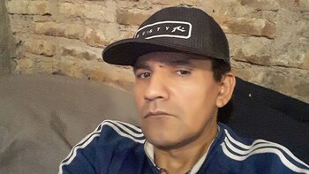 Carlos Rolando Acosta, padrastro de