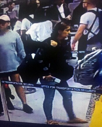 El bebé estaba oculto mientras