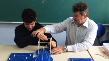 El profesor bautizó a su