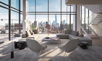 El lujoso apartamento de dos mil metros cuadrados ubicado en 565 Broome Street cuenta con cuatro habitaciones, una terraza, ascensor privado, piscina privada climatizada y una cocina al aire libre