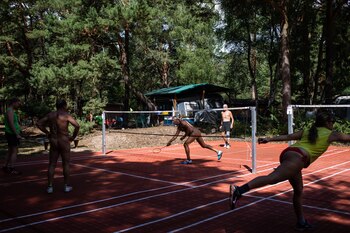 La ropa es opcional para