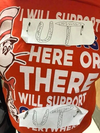 Profesores apoyaron al niño haciendo lo mismo que él (Foto: Facebook Laura Snyder)