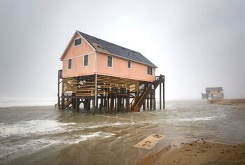 El agua del Atlántico alcanza