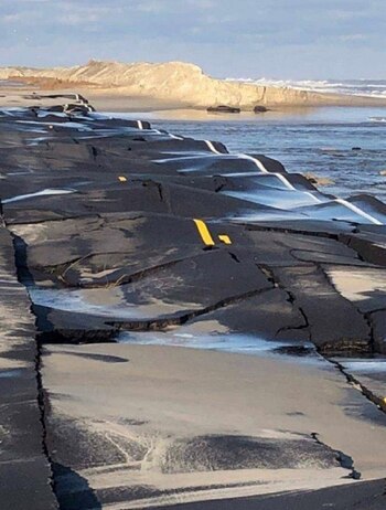 Partes de la carretera dañada