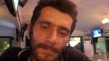 La “Bestia de Kavos” posó en el complejo donde violó a siete mujeres.