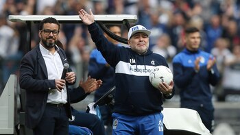 Diego Maradona, en su presentación como director técnico de Gimnasia (Foto: REUTERS/Agustin Marcarian)