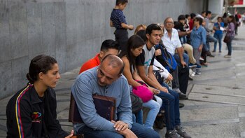 La fila para solicitar visa en el Consulado de Ecuador en Caracas