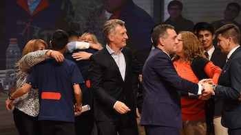 El presidente Mauricio Macri y el ministro Alejandro Finocchiaro entregaron el reconocimiento