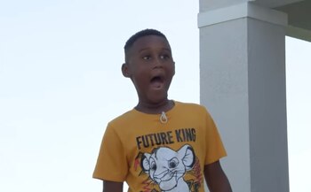 Jermaine Bell y su familia visitarán el parque de atracciones de la compañía Disney en Orlando, con pases VIP (Foto: Youtube @Disney Parks)